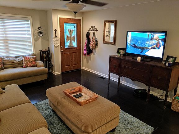 4th image of 556 Oak Dr E