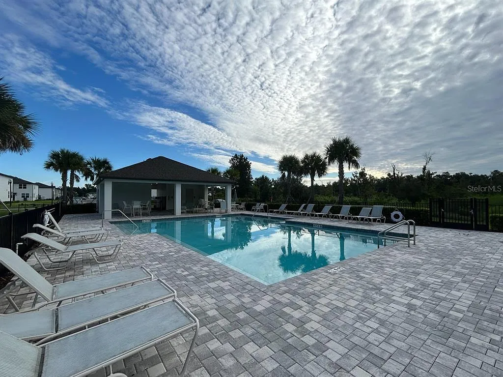 3 bed, 2.0 bath, 1553 sqft, $1,950 — Photo 3