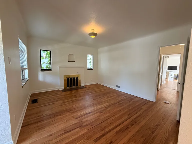 340 S Franklin St — Photo 31