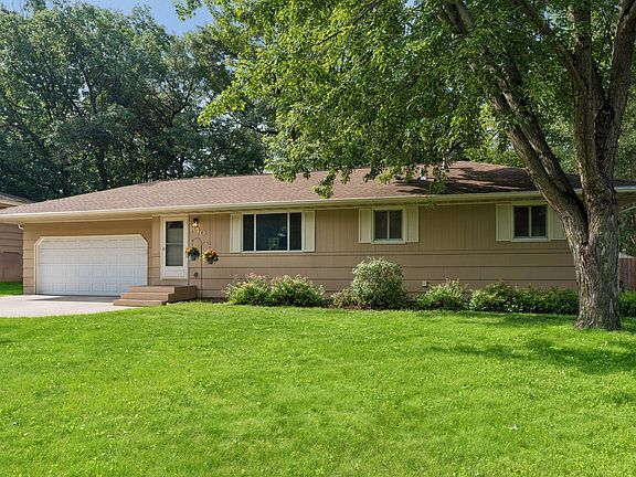 3rd image of 840 Oak Ridge Trl NE