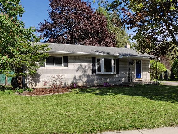 3rd image of 3135 Fernwood Ave