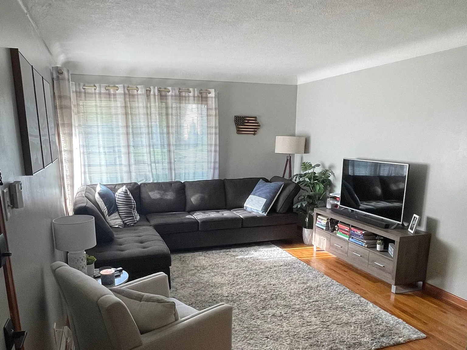 4220 Franklin Ave — Photo 2