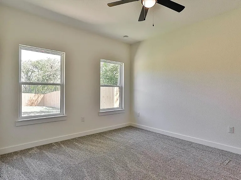 220 Jones St — Photo 9