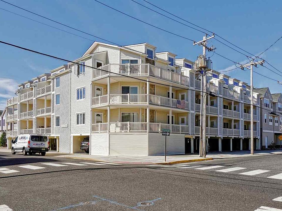 1st image of 24 44th St #203