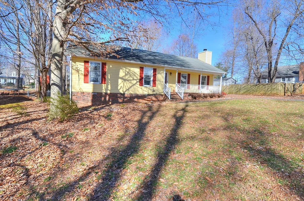 Available Dec 11th - Lovely 3 Bedroom Ranch With Large Fenced Yard! — Photo 1