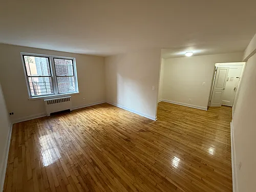 3420 Parsons Blvd #4S Photo 1