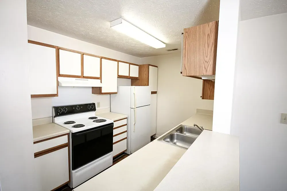 Canterbury House Apartments II — Photo 1