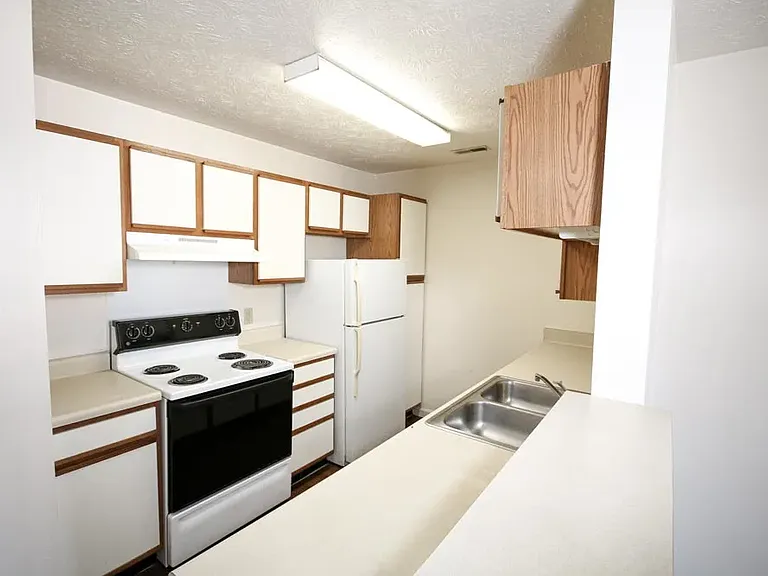 Canterbury House Apartments — Photo 2