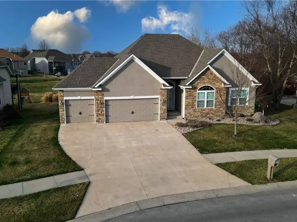 4715 Corinth Dr, Saint Joseph, MO 64506