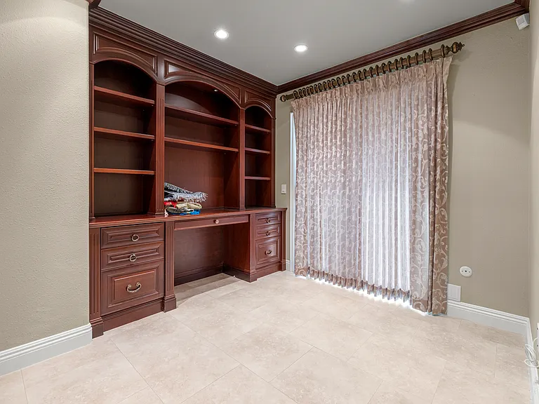 1315 Macadamia Dr — Photo 31