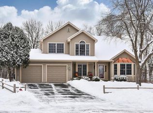 1340 Stratton Ct, Chanhassen, MN 55317