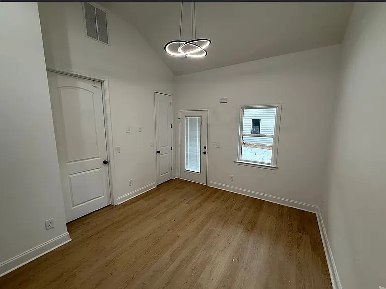 1743 W Hancock Ave — Photo 5