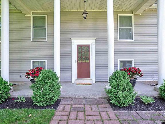 3rd image of 31 Oxford Cir