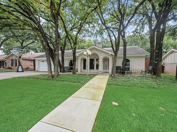 5th image of 412 Twin Creek Dr