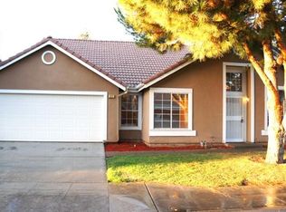 271 W Bedford Ave, Clovis, CA 93611