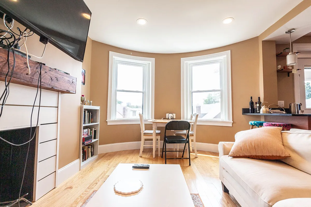 Building Photo - 26 Linden St #7