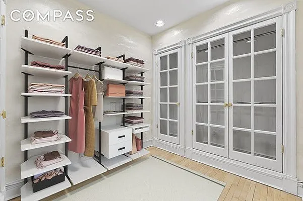 Sold by Compass | media 22