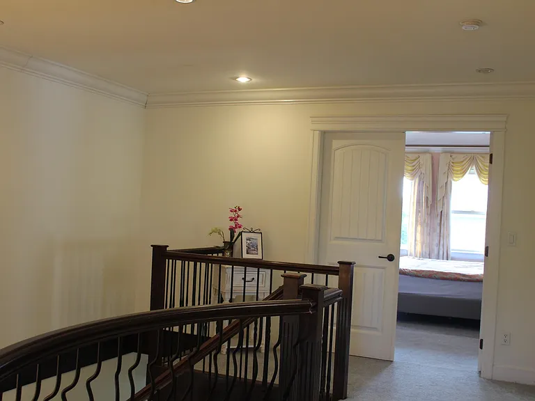 19670 71a Ave #UPPER TWO LEVEL — Photo 18