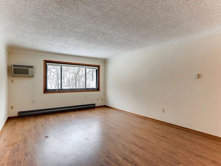 Mark Court Apartments — Photo 23