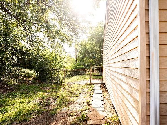 5th image of 10010 Bellaire Ave