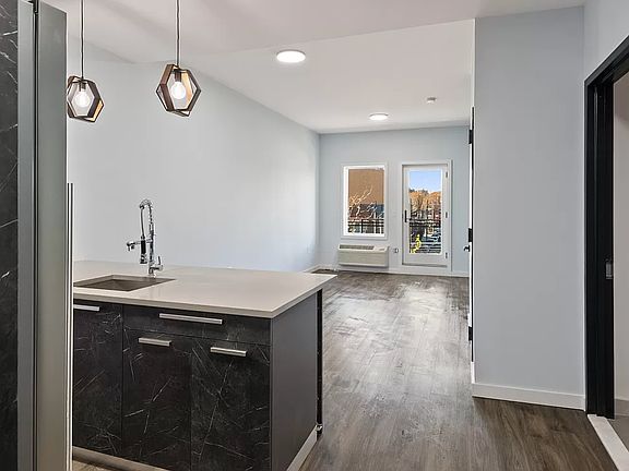 5th image of 2733 E 12th St #5A