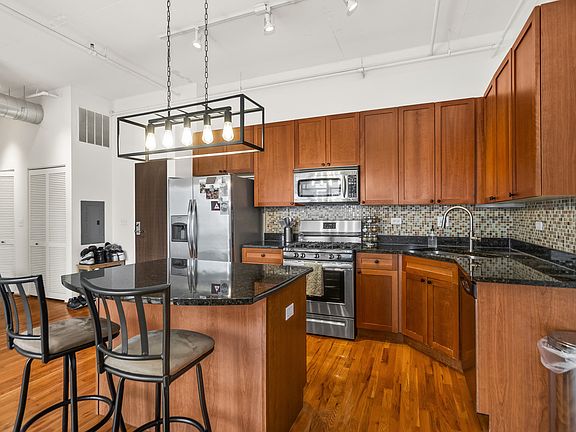 5th image of 950 W Monroe St Unit 817