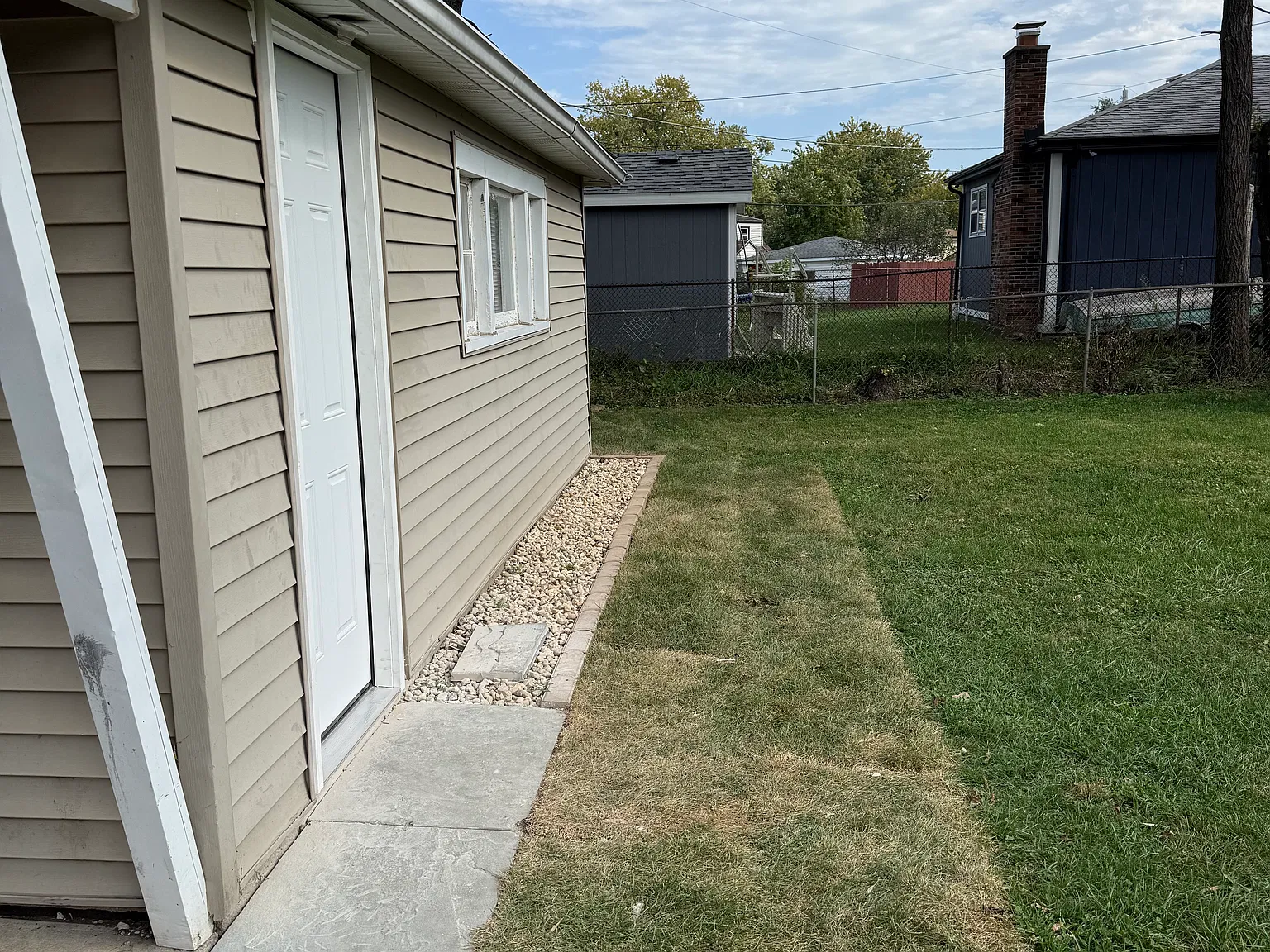 10651 Lyman Ave — Photo 4