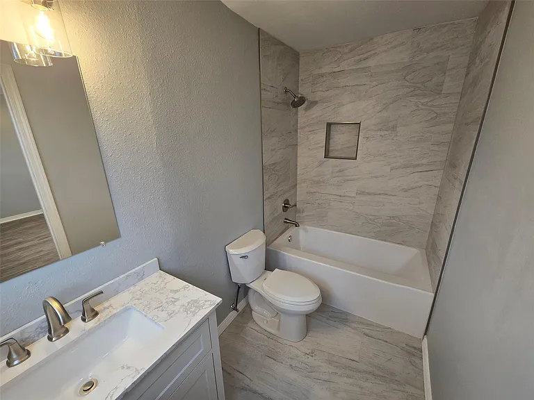 233 Roma Dr — Photo 10