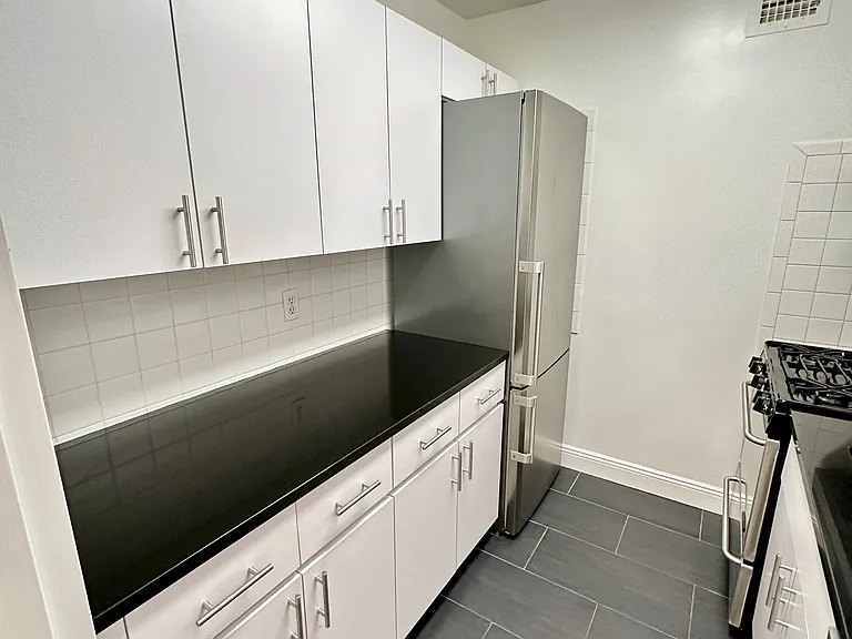 442 W 57th St #4A — Photo 10