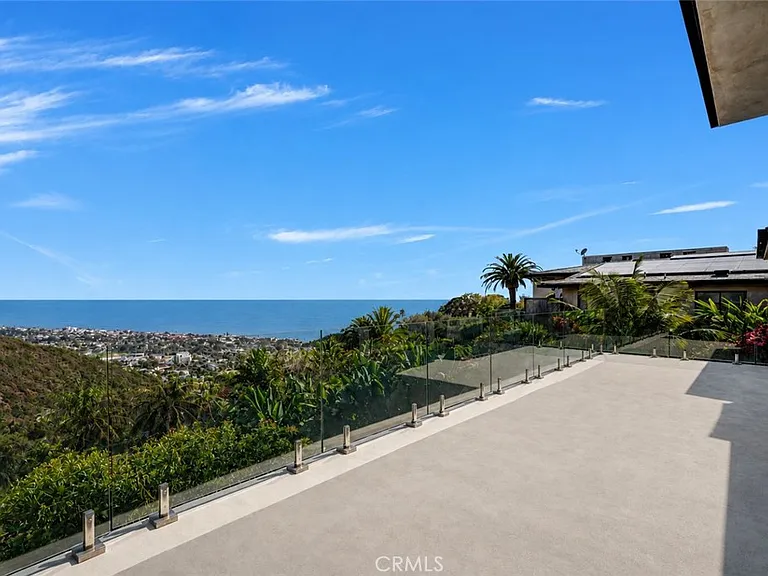 1326 Skyline Dr — Photo 4