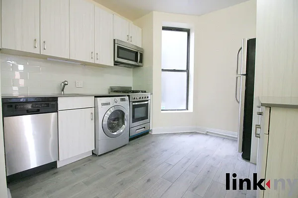 Rented by Link NY Realty | media 21
