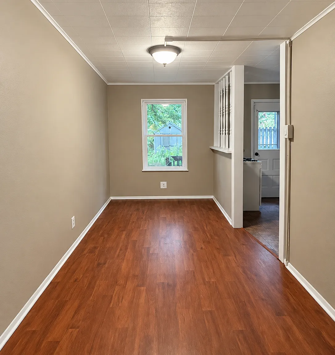 2 bed, 896 sqft, $1,300 — Photo 3