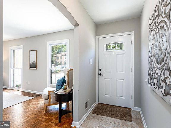 3rd image of 2921 Espana Ct