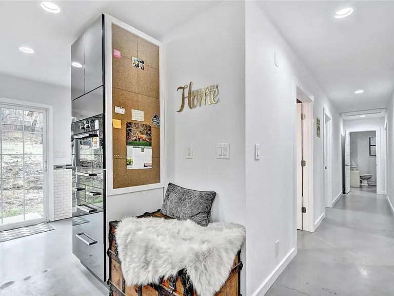 18410 Lake Terrace Dr — Photo 12