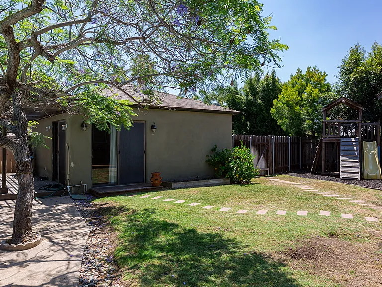 3820 Merivale Ave — Photo 29