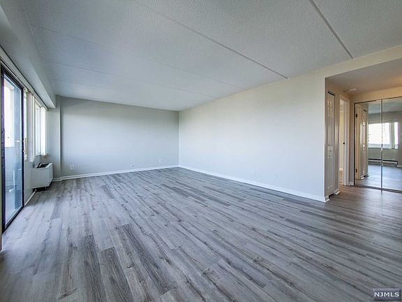 3rd image of 1600 Center Ave APT 15A