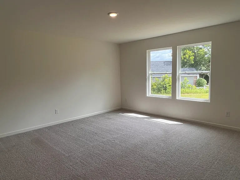 235 Isabella Way — Photo 7