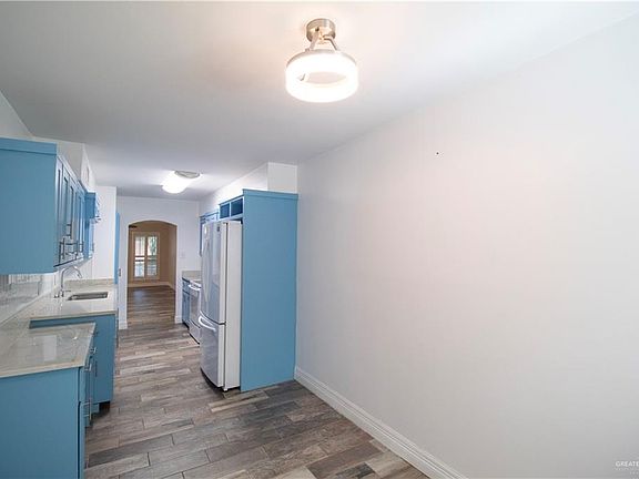 5th image of 519 N Rose Ellen Cir