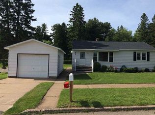 811 Hemlock St, Ishpeming, MI 49849