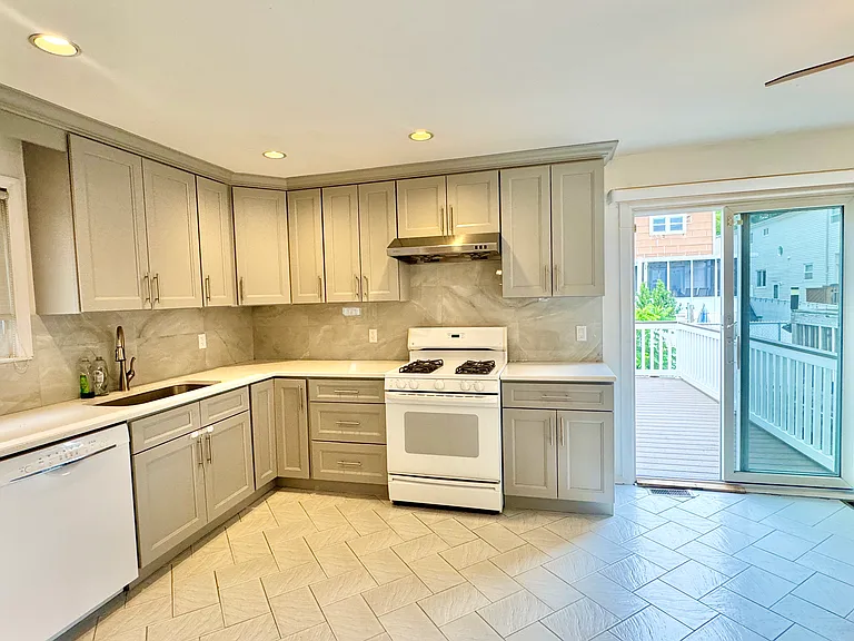 179 Lewiston St #1 — Photo 1