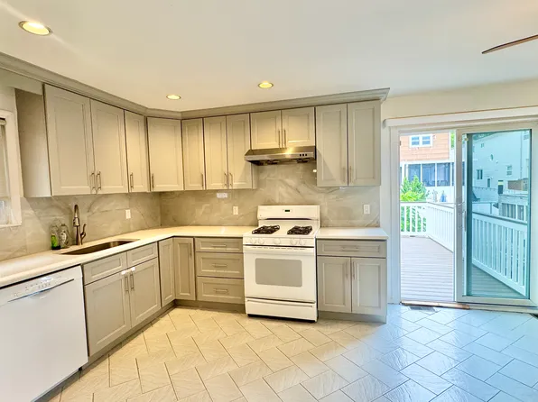 179 Lewiston St, Staten Island, NY