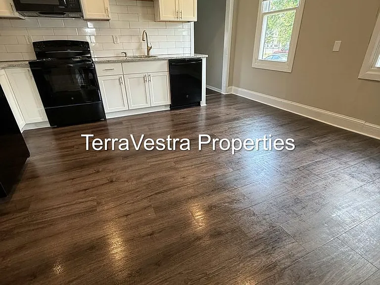 302 Middlesex St — Photo 2