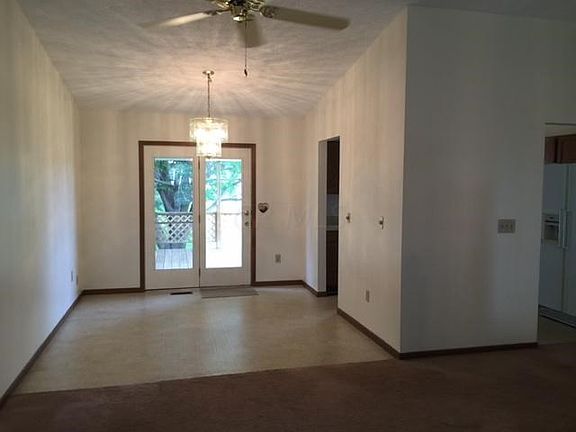 3rd image of 419 Oriole Ct