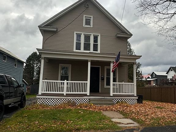 2nd image of 28 1/2 Vincent St