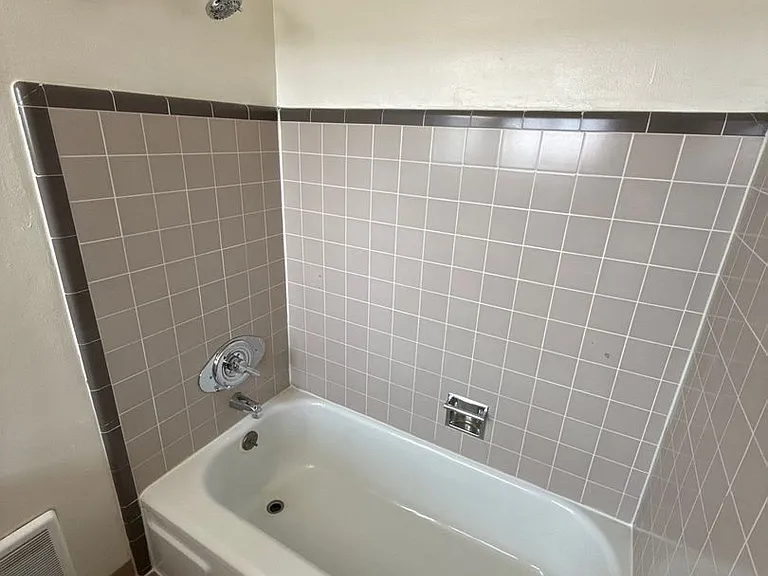 1835 Beach Ave NE #4 — Photo 17