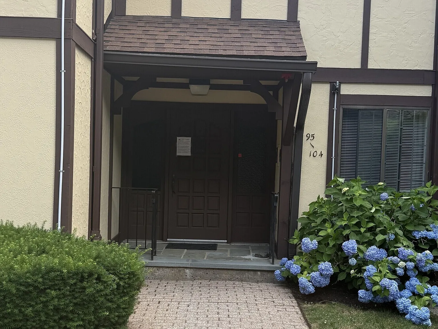 1 bed, 1.0 bath, 748 sqft, $2,100 — Photo 2