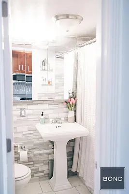 Rented by Bond New York | media 215