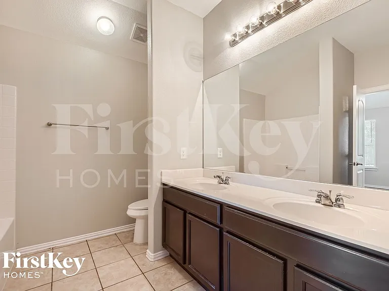 1825 Ridgecrest Dr — Photo 15