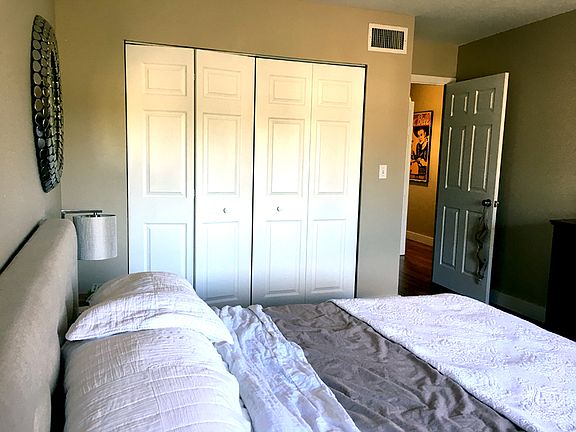 4th image of 1204 Whitney Ave APT 401