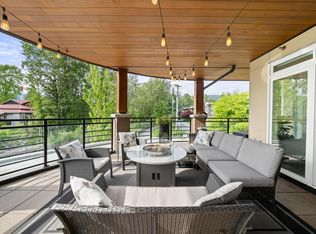 733 W 14th St #218, North Vancouver, BC V7M 0C6